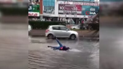 İzmir’de Sağanak Yağış İlginç Görüntülere Neden Oldu