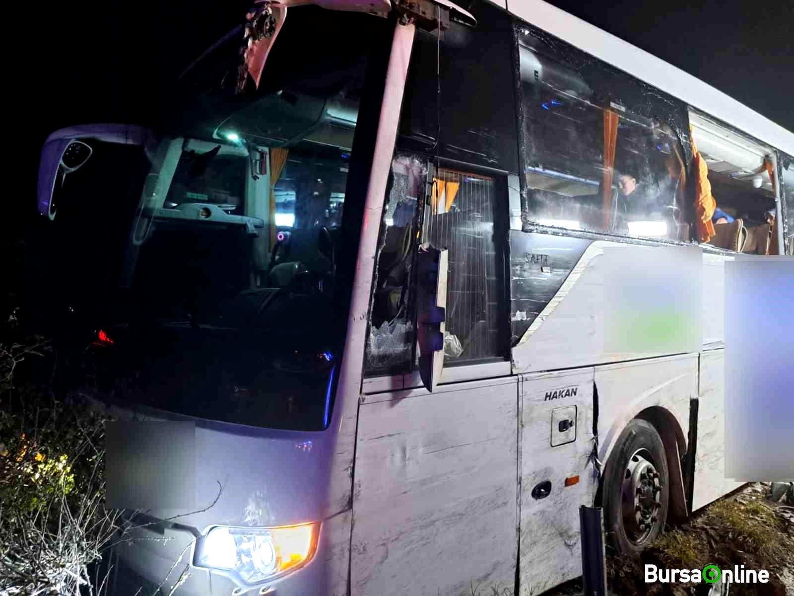 Anadolu Otoyolu’nda kamyon yolcu otobüsüne çarptı: 1’i ağır 5 yaralı