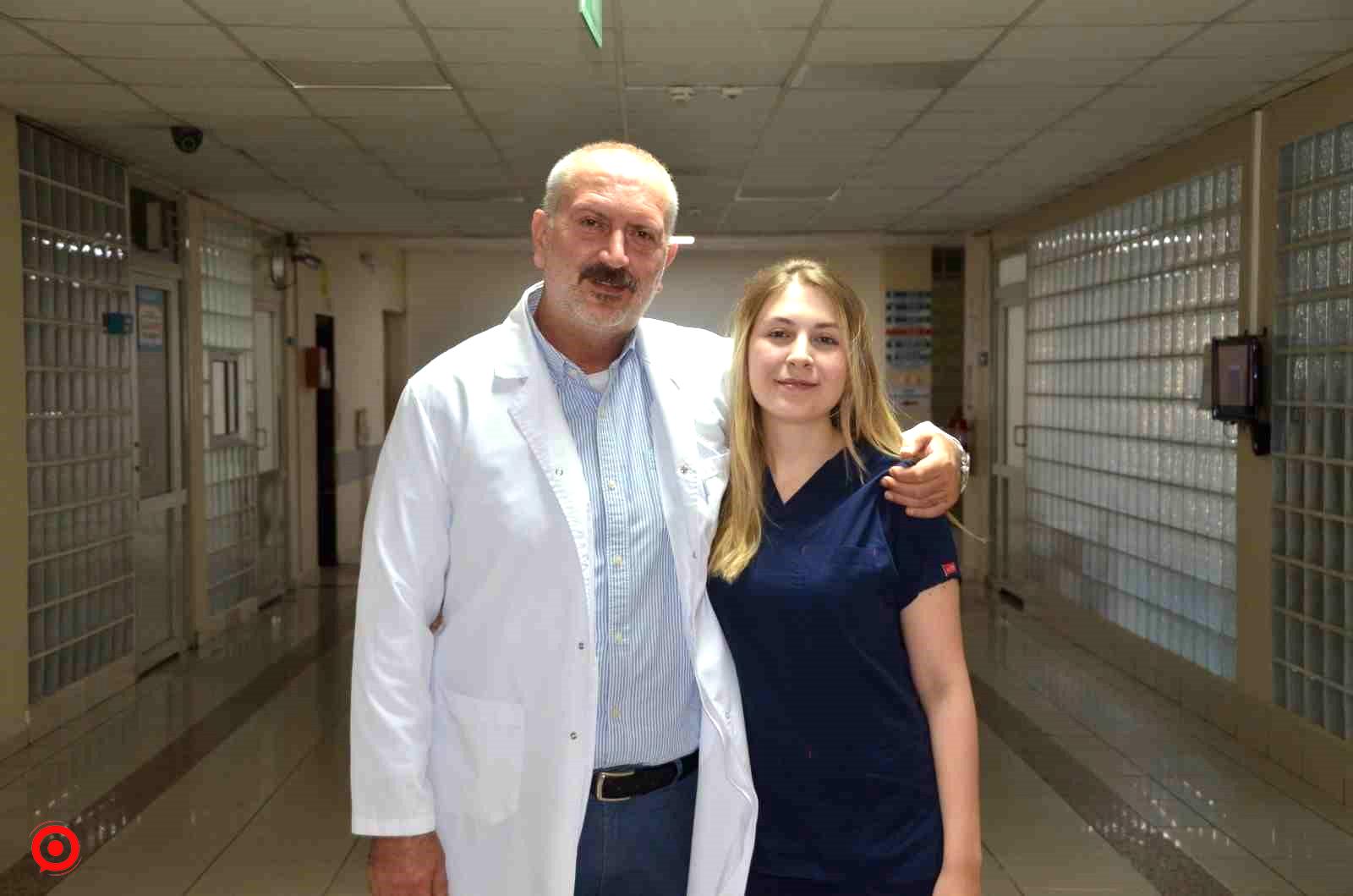 Anne babasının izinden gitti, doktor oldu