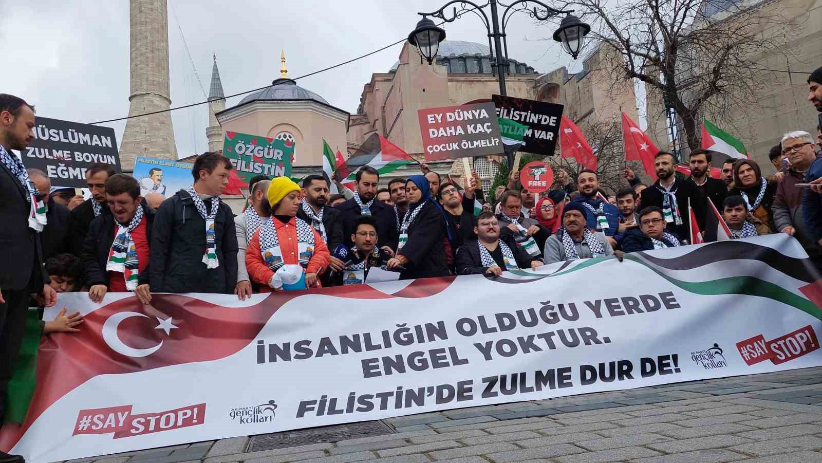 Ayasofya Camii önünde Filistinliler için ‘SayStop’ eylemi