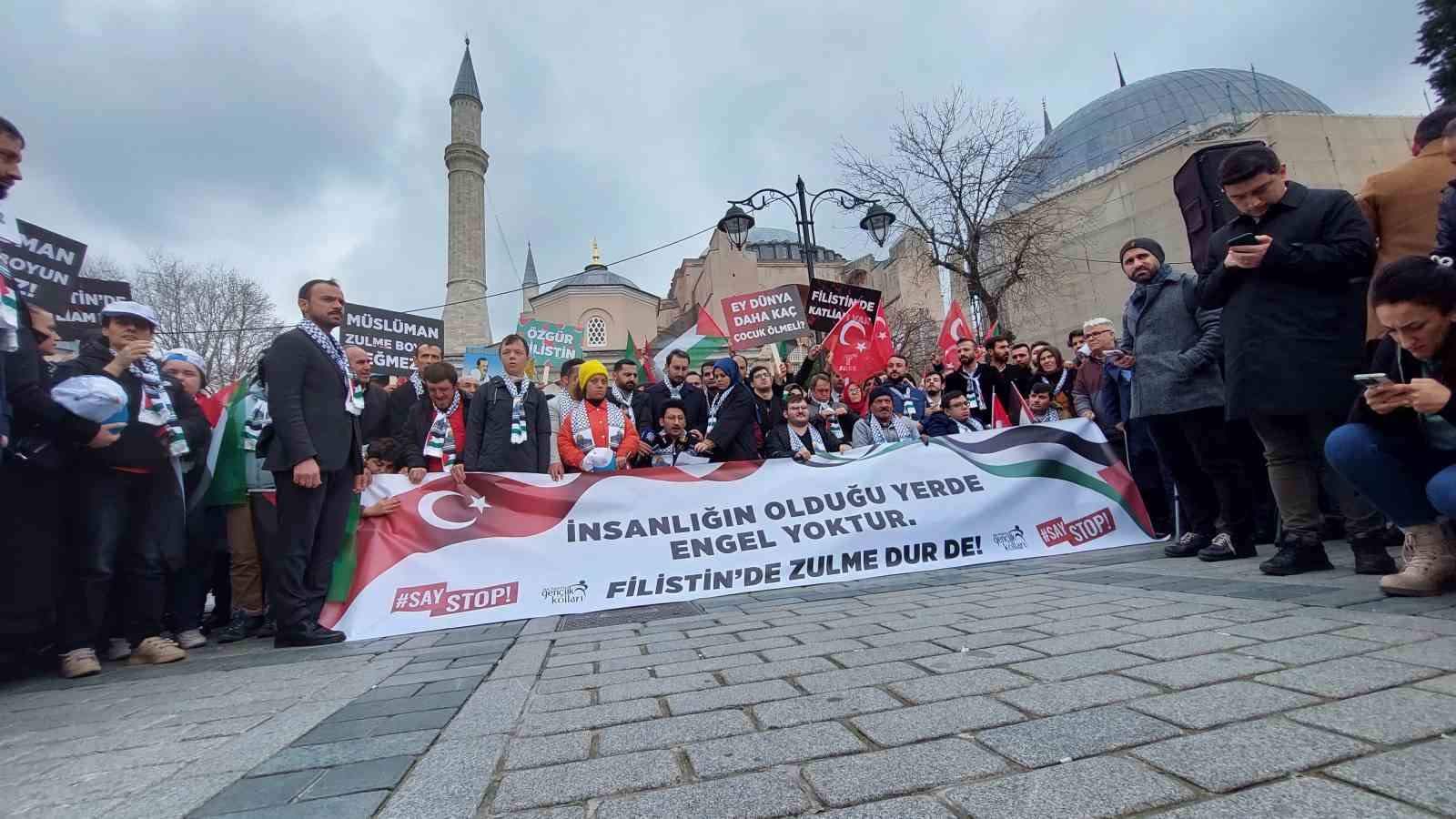 Ayasofya Camii önünde Filistinliler için ‘SayStop’ eylemi