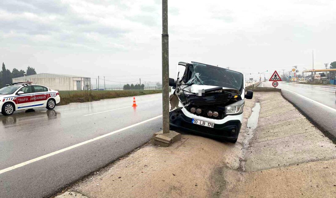 Balıkesir’in Gönen-Bandırma karayolunda kamyonet