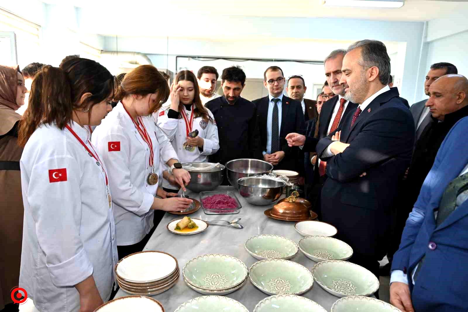 Başkan Aktaş’tan madalyalı öğrencilere ziyaret