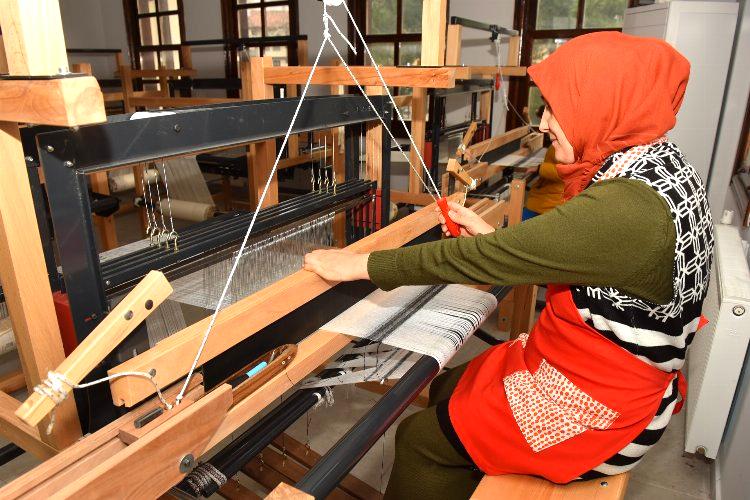 Bursa'da gerçekleştirdiği projelerle kadınların