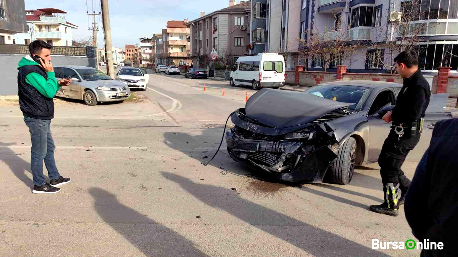 Bursa’da otomobiller çarpıştı: 1 yaralı