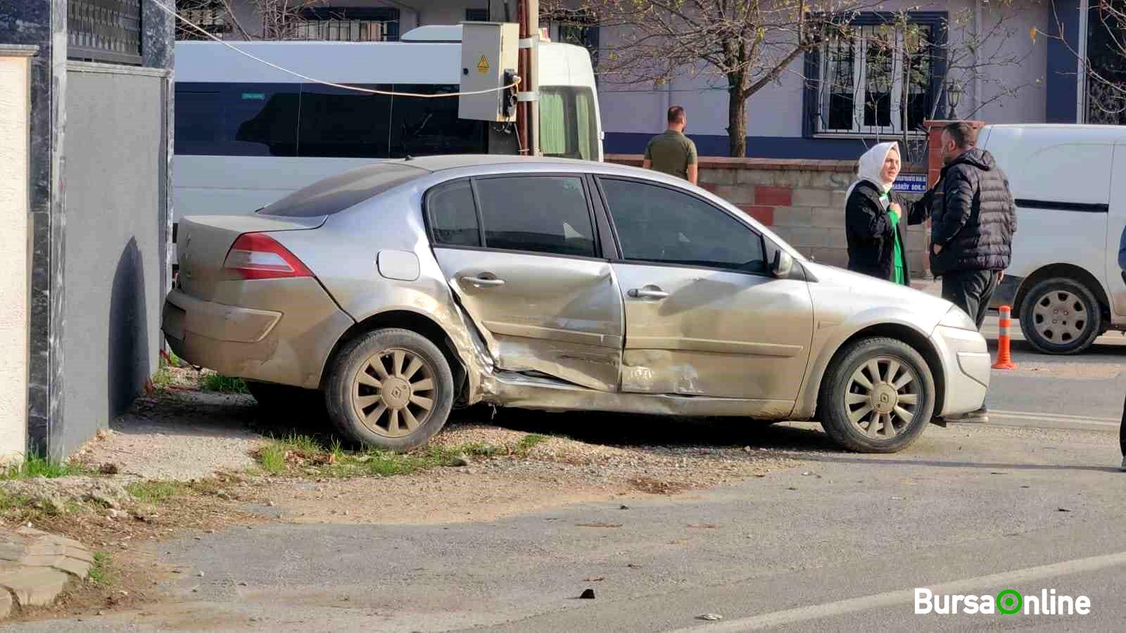 Bursa’da otomobiller çarpıştı: 1 yaralı