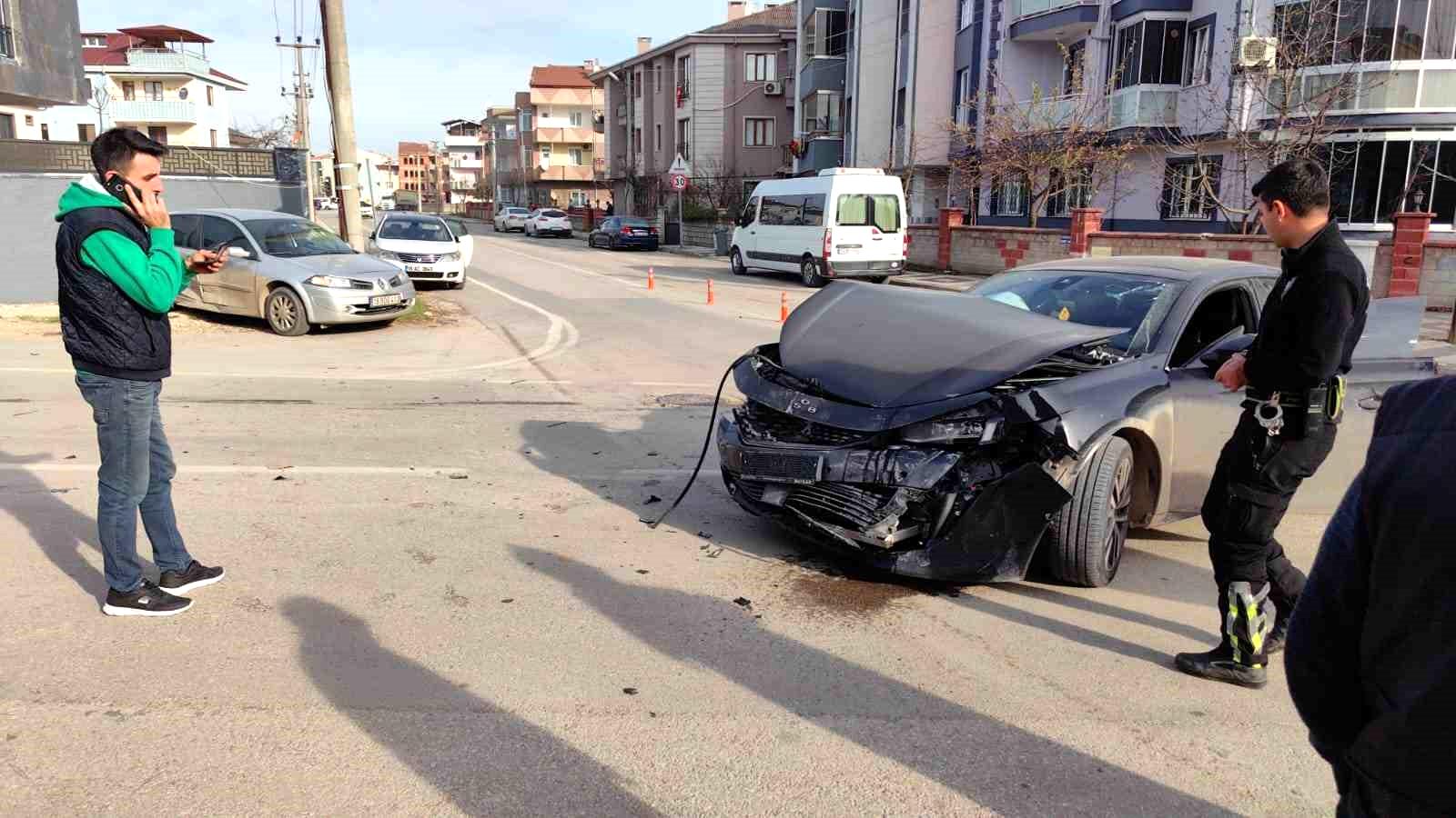 Bursa’da otomobiller çarpıştı: 1 yaralı