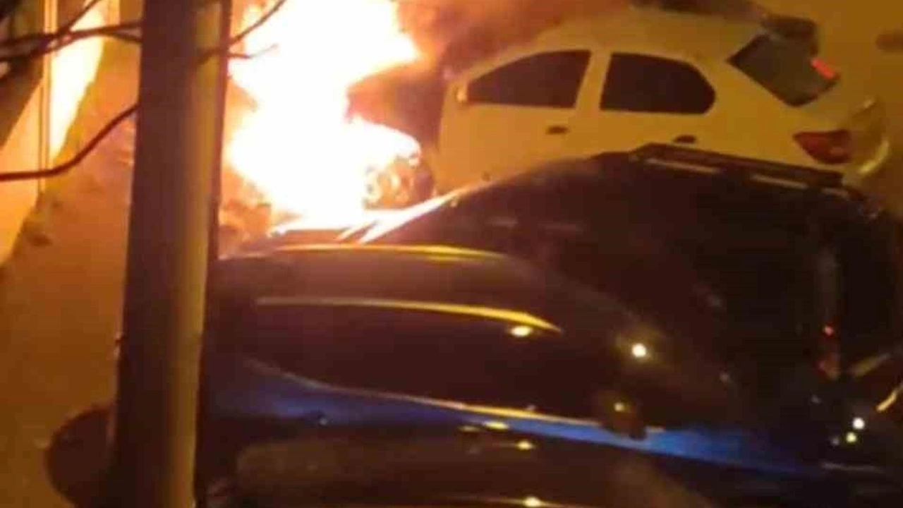 Bursa’da otoparktaki araç alev alev yandı