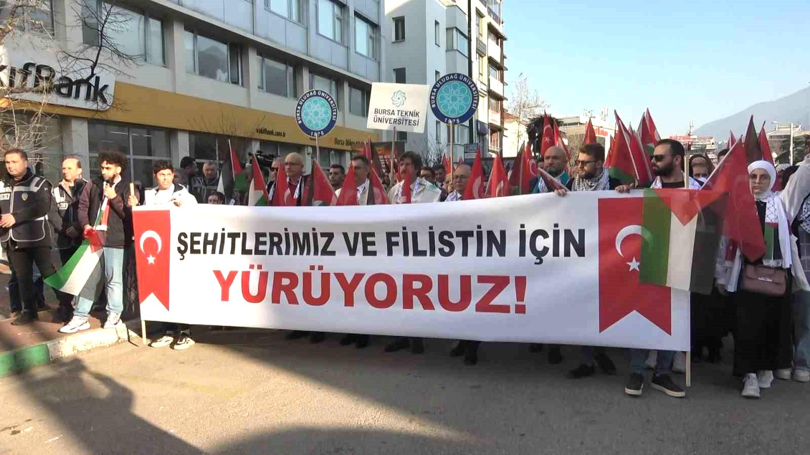 Bursa’da üniversite öğrencileri şehitler ve Filistin için yürüdü