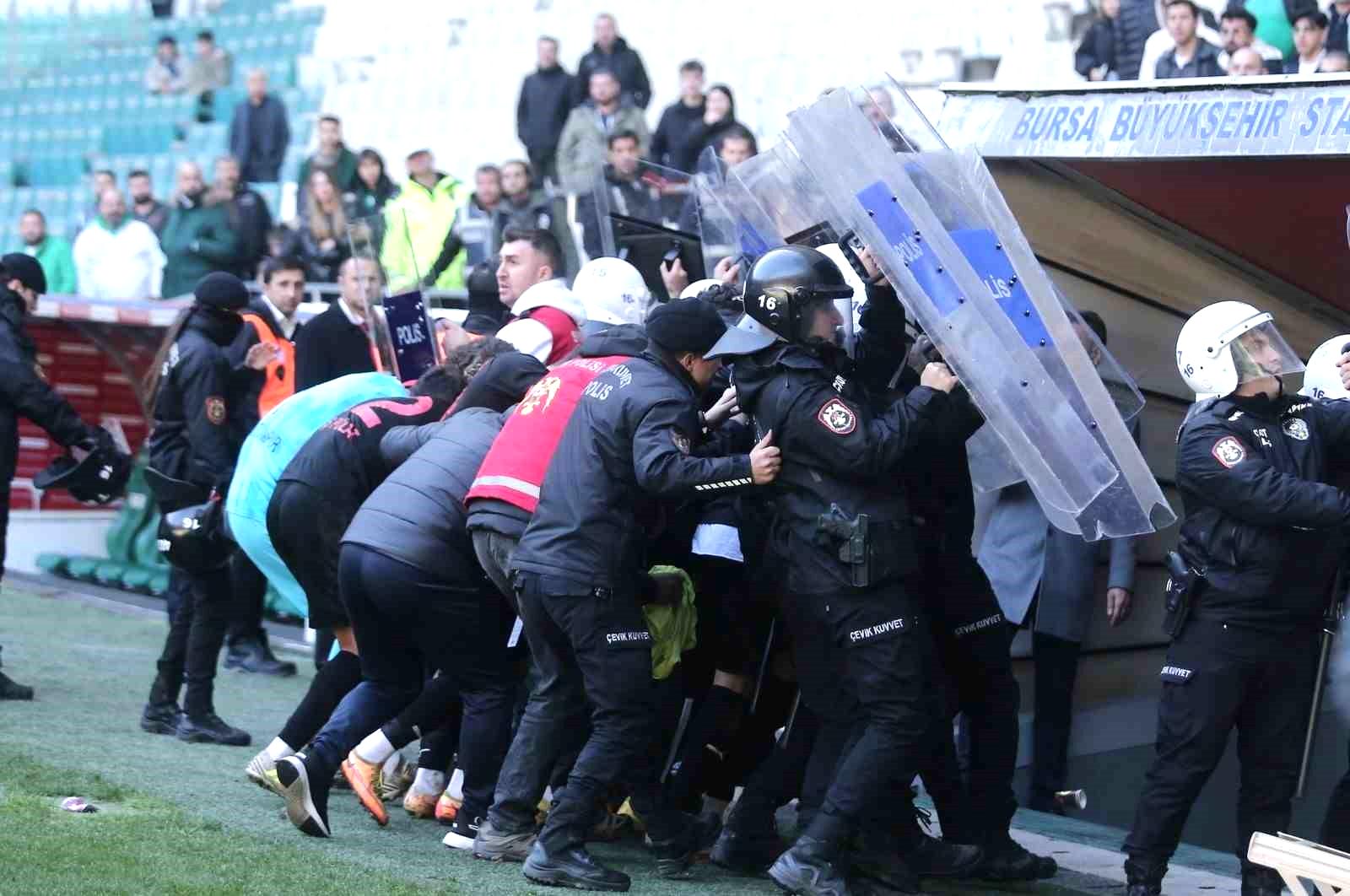 Bursaspor taraftar grubu Teksas: “Diyarbekirspor karşılaşması sonu yine bir provokasyona sahne olmuştur”