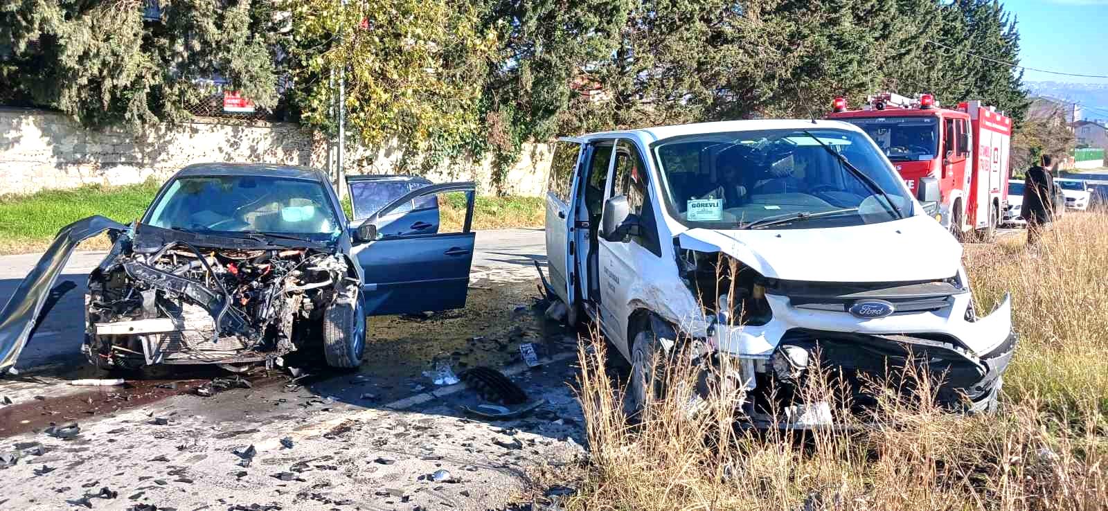 Büyükçekmece’de ters yönden hızla caddeye çıkan sürücü kazaya neden oldu: 2 yaralı