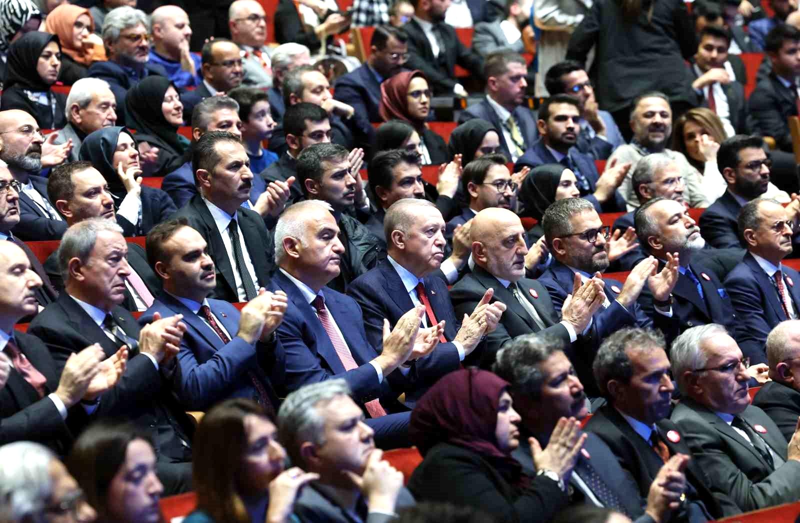 Cumhurbaşkanı Erdoğan: “Biz Türk sporunun tartışmalarla değil, başarılarla gündeme gelmesini arzu ediyoruz”