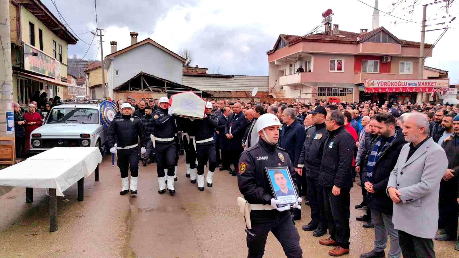 Cumhurbaşkanlığı koruma görevlisi polis son yolculuğa uğurlandı