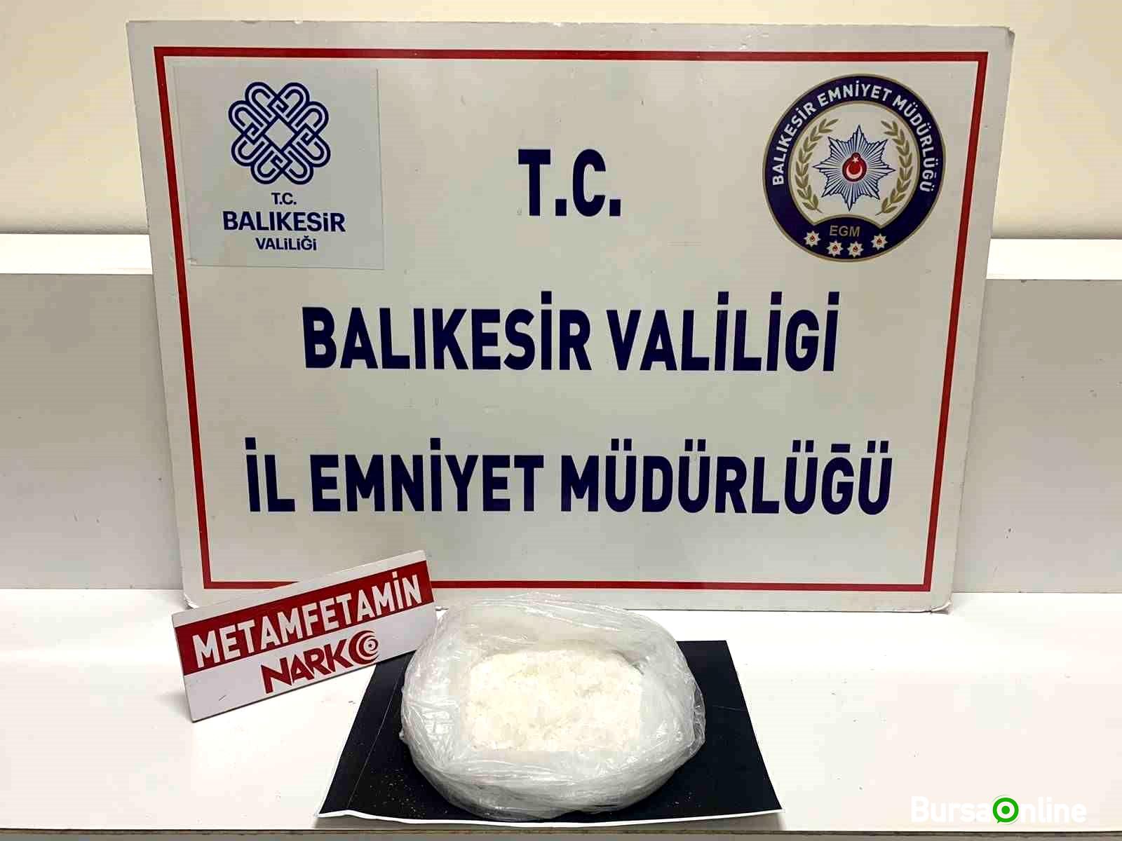 Direksiyon haznesine saklanan uyuşturucuyu "Cash" buldu