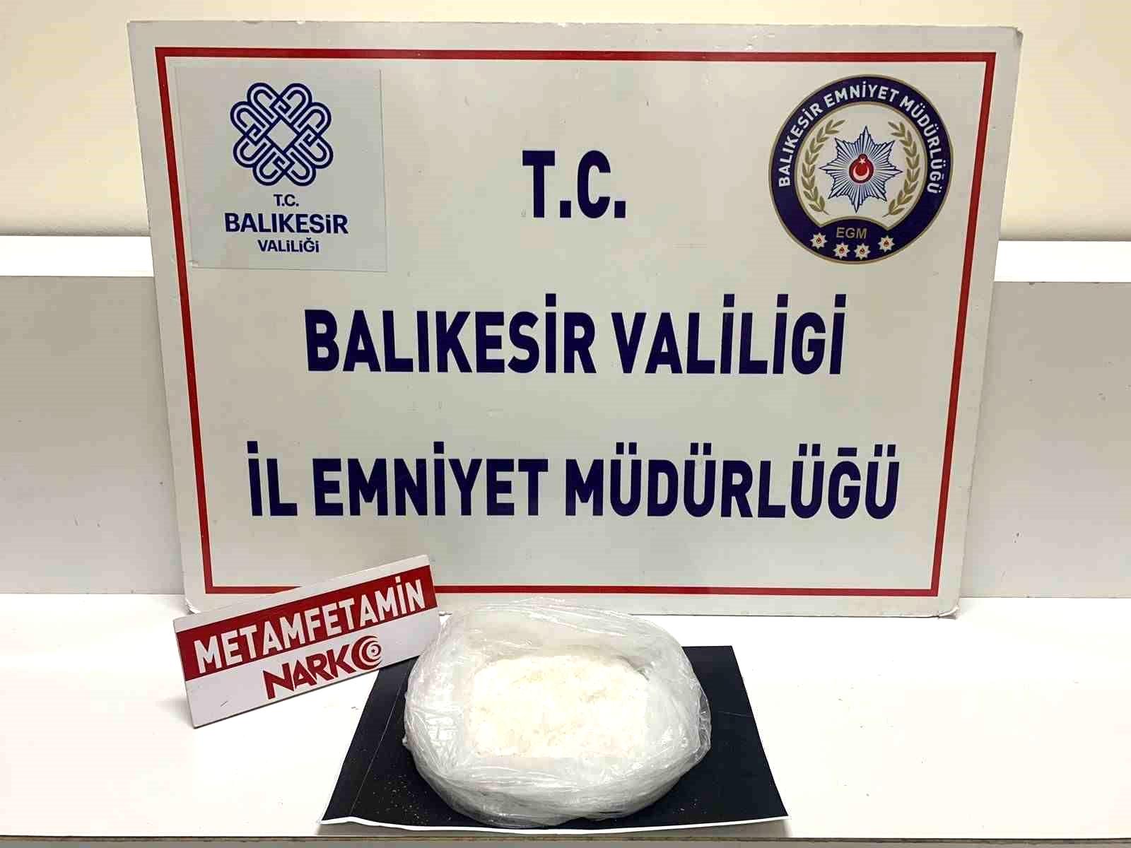 Direksiyon haznesine saklanan uyuşturucuyu “Cash” buldu