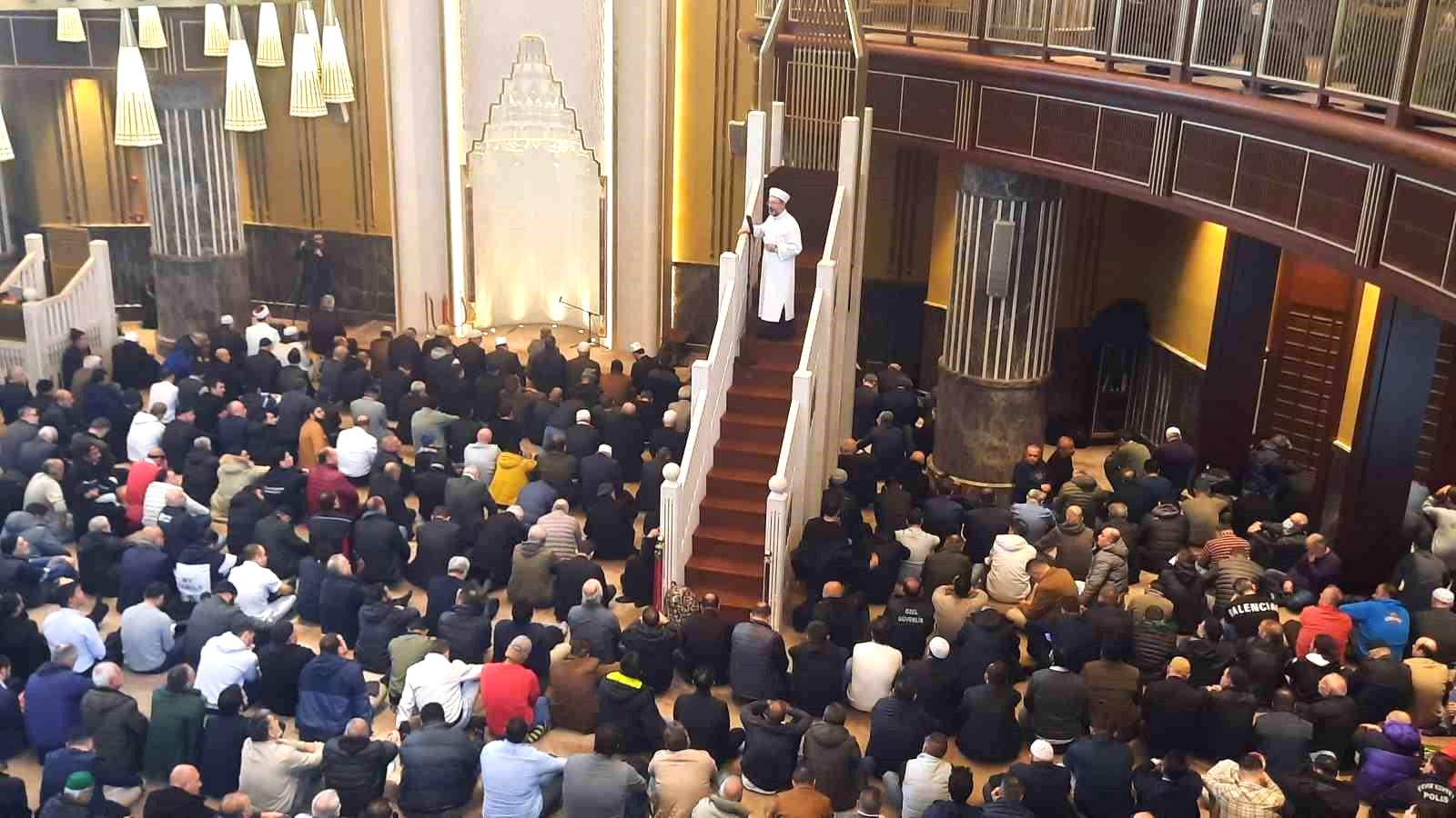 Diyanet İşleri Başkanı Ali Erbaş, Taksim Camii’nde hutbe verdi