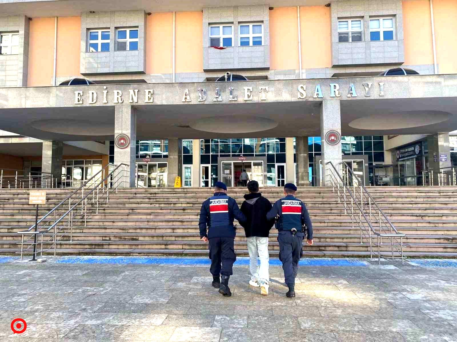 Edirne’de firari hükümlü Yunanistan’a kaçarken yakalandı