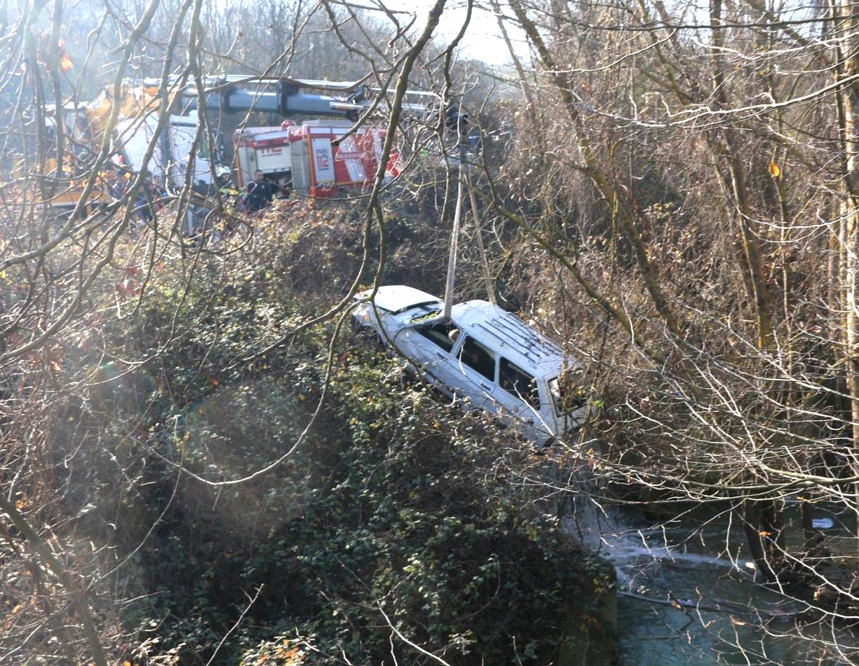 Emekli aylığını çekmek için evden çıkmıştı, dere yatağında otomobilde cesedi bulundu