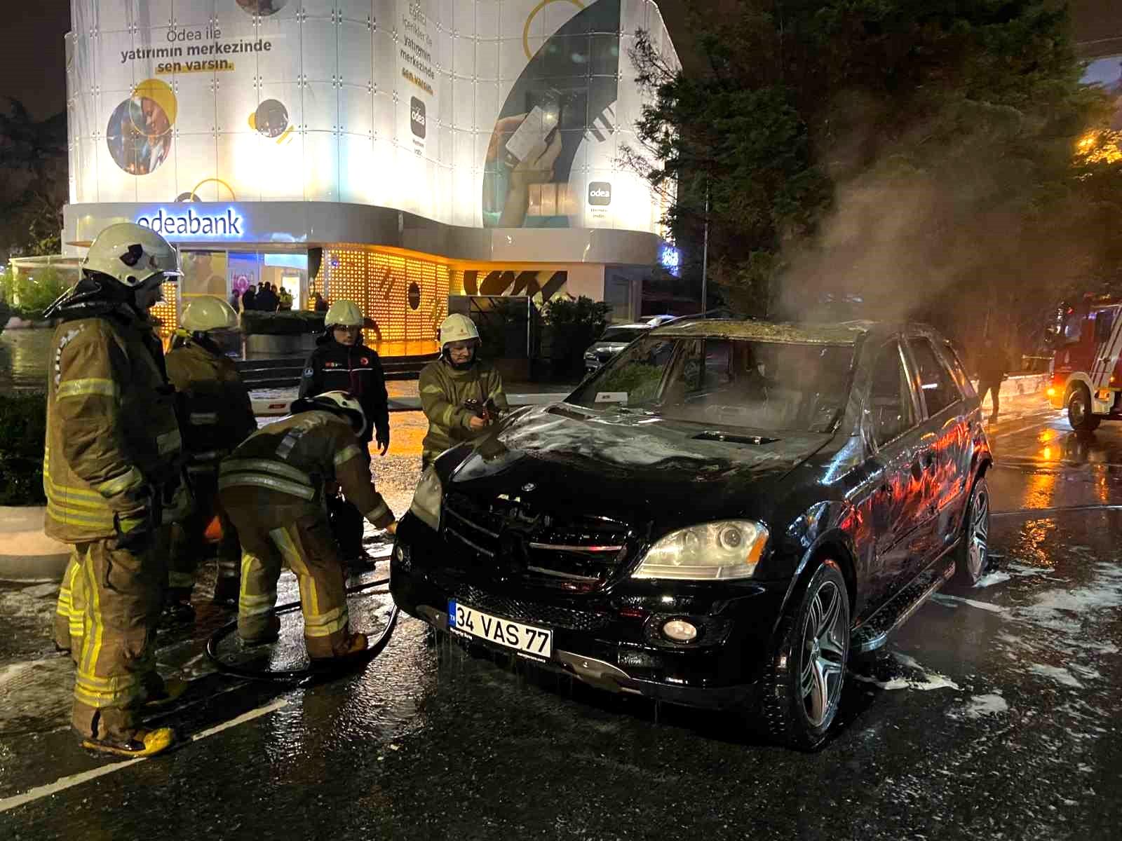 Etiler’de cip alev alev yandı: O anlar cep telefonu kamerasına yansıdı