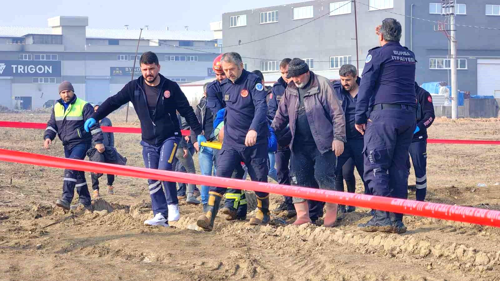 Fabrika inşaatı beton atıldığı sırada çöktü, 6 işçi yaralandı