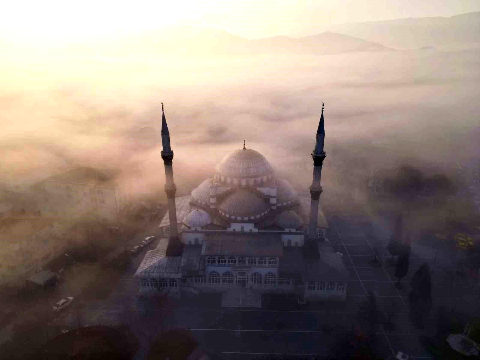 Film platosu değil, sisler altındaki Sakarya