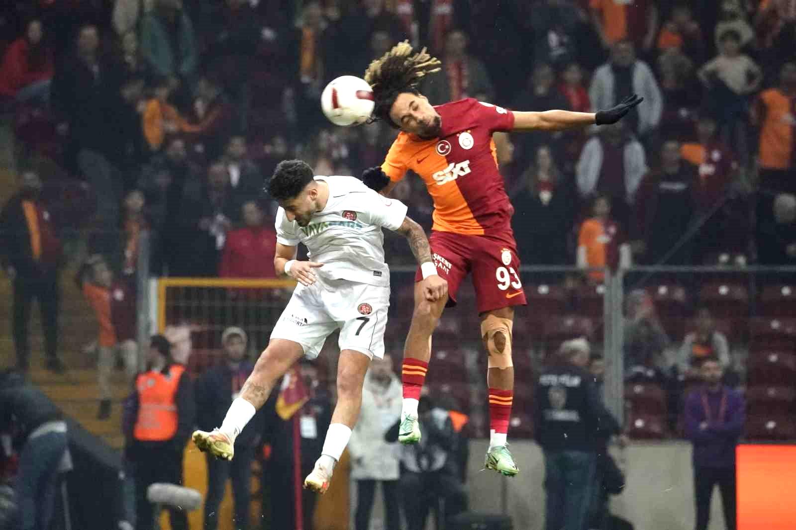 Galatasaray’da derbi öncesi sarı kart sınırındakilerde kart görmedi