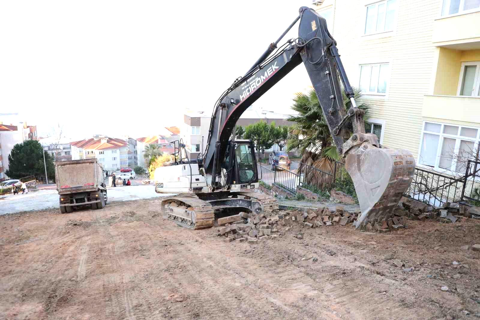 Gemlik’te dört koldan yol atağı