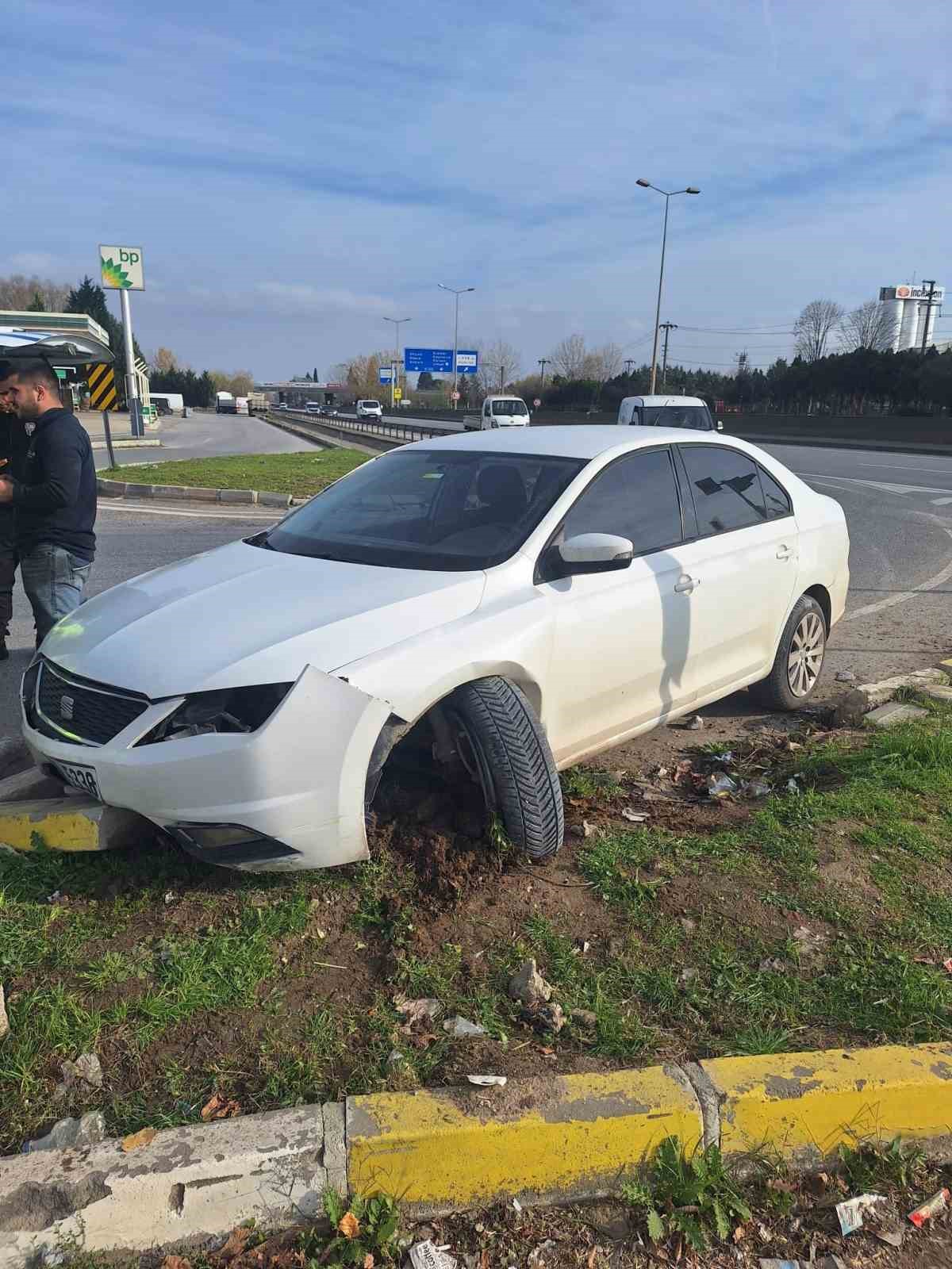 Hastaneye götürdüğü amcası otomobilde fenalaşınca kaza yaptı: 1 ölü, 2 yaralı