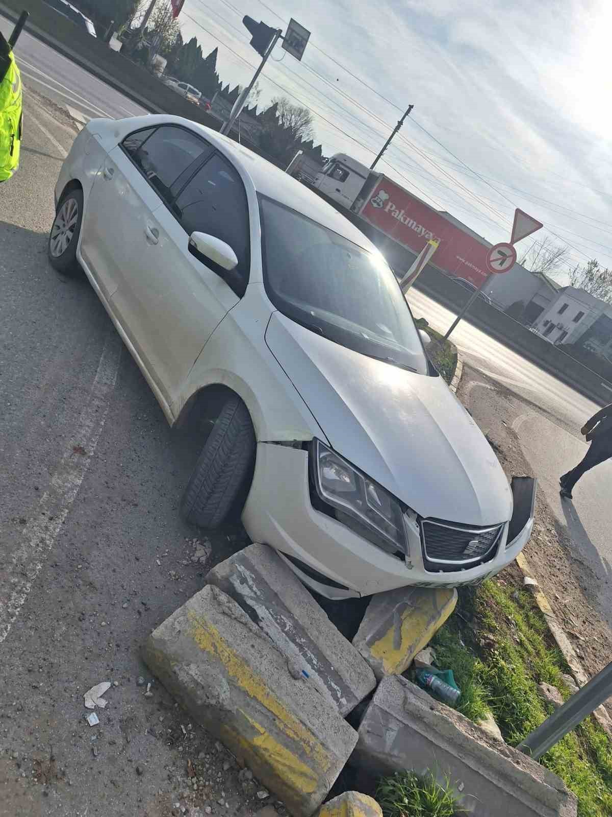 Hastaneye götürdüğü amcası otomobilde fenalaşınca kaza yaptı: 1 ölü, 2 yaralı