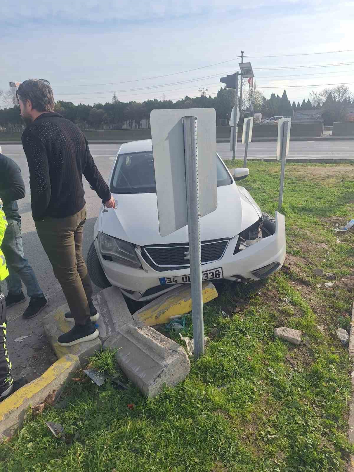 Hastaneye götürdüğü amcası otomobilde fenalaşınca kaza yaptı: 1 ölü, 2 yaralı