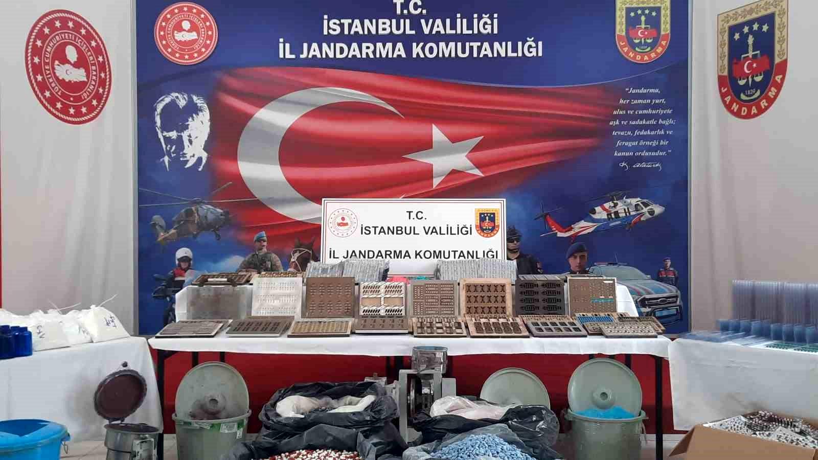 Jandarmadan zehir tacirlerine ağır darbe: 250 milyon lira değerinde uyuşturucu ele geçirildi