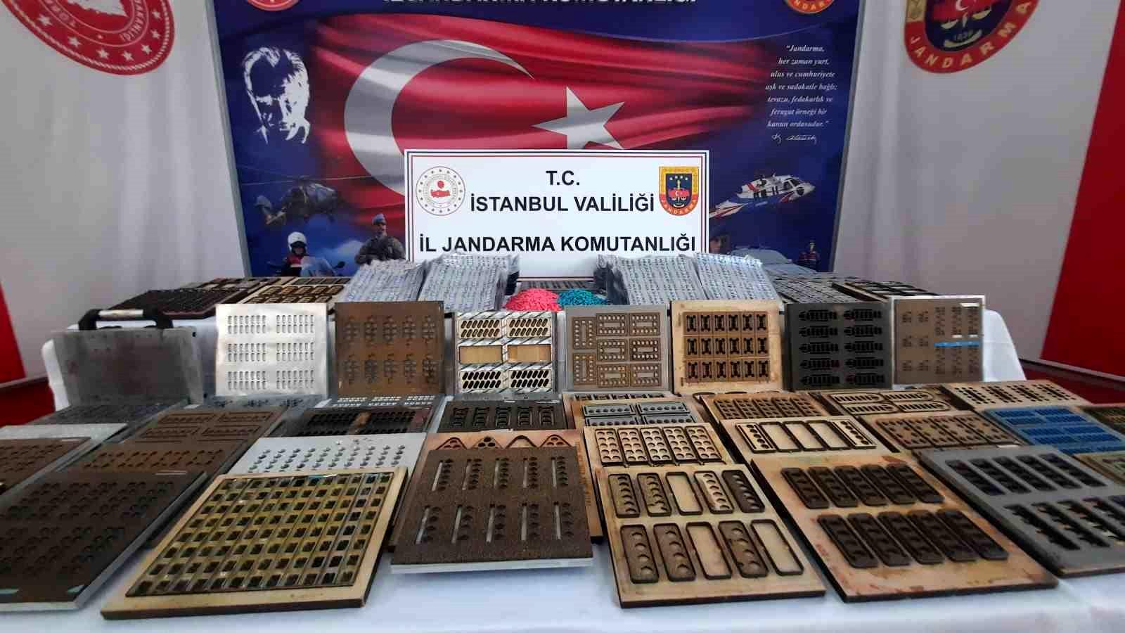 Jandarmadan zehir tacirlerine ağır darbe: 250 milyon lira değerinde uyuşturucu ele geçirildi