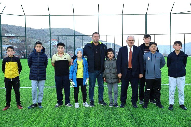 Kayseri Yahyalı’dan spor severler için halı saha