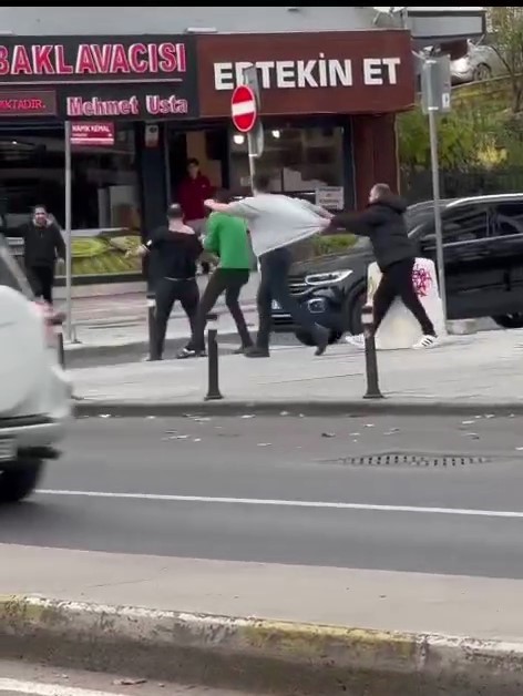 Maltepe’de esnaf, tartıştığı müşteriyi yumrukladı