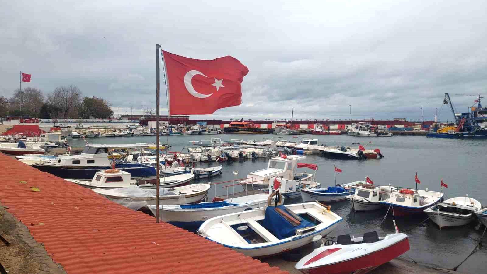 Marmara Denizi ulaşımına poyraz engeli