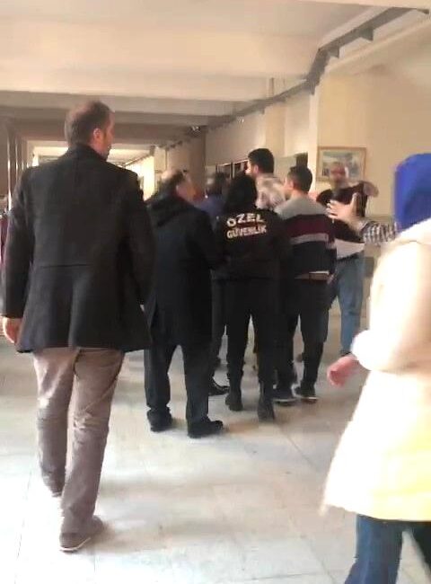 Kocaeli’nin Darıca ilçesinde veliler,