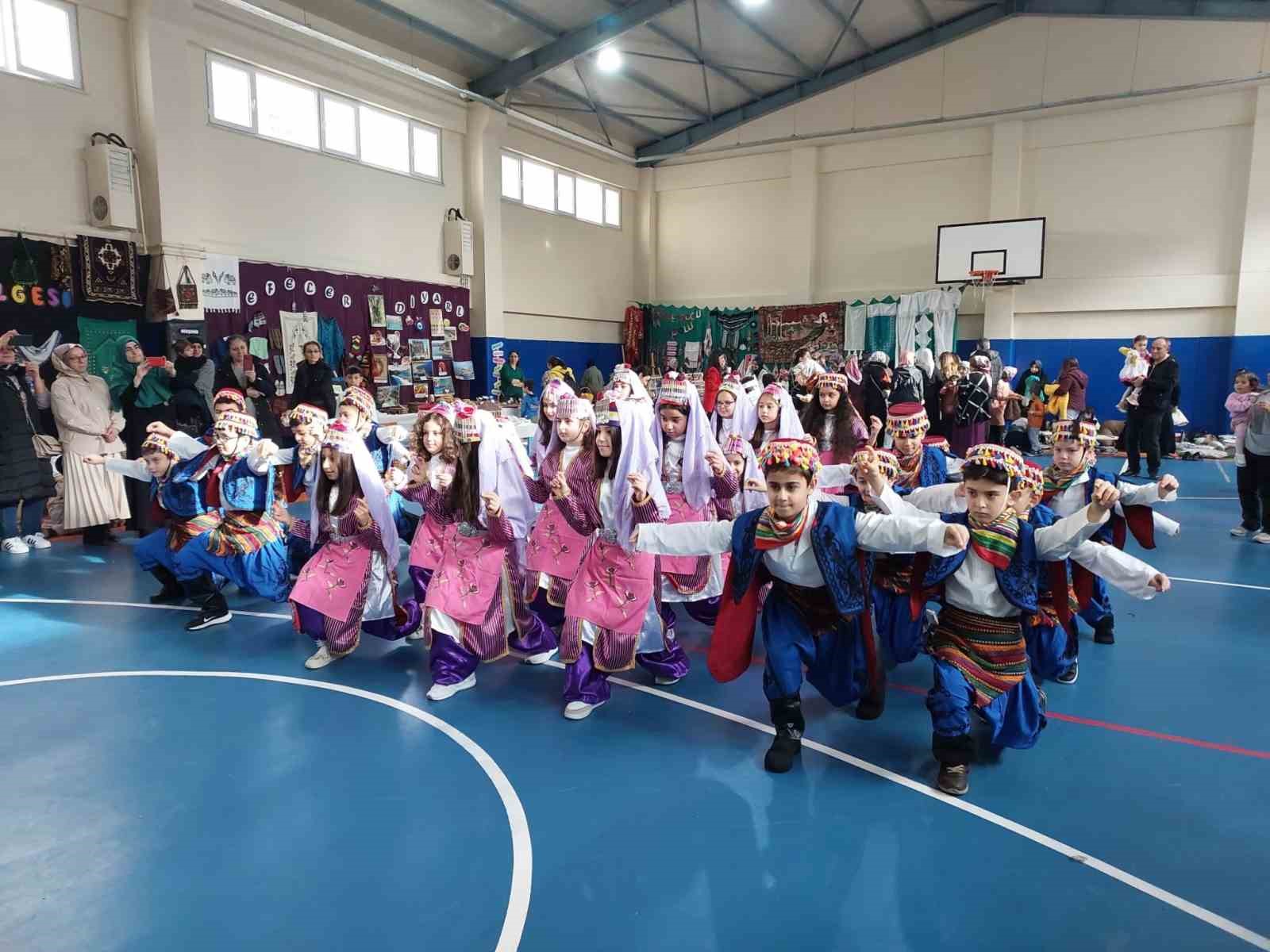 Ortaokul öğrencileri Yerli Malı Haftası’nı maket Togg, İHA ve SİHA ile kutladı