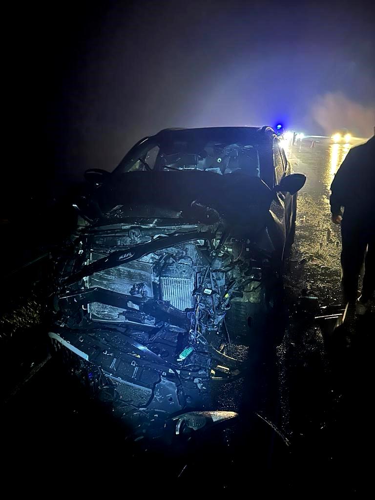 Otobanda çarpışan otomobiller alev aldı 3’ü çocuk 7 kişi yaralandı