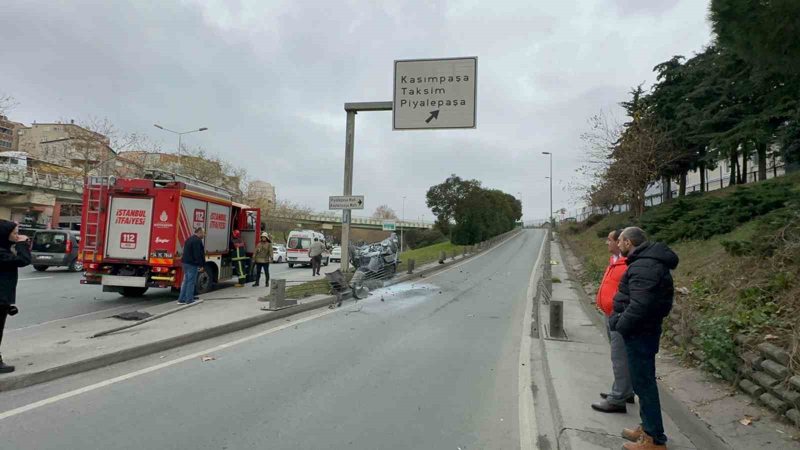 Şişli’de alkollü sürücü kaza yaptı, sağlık ekiplerini reddederek olay yerinden kaçtı