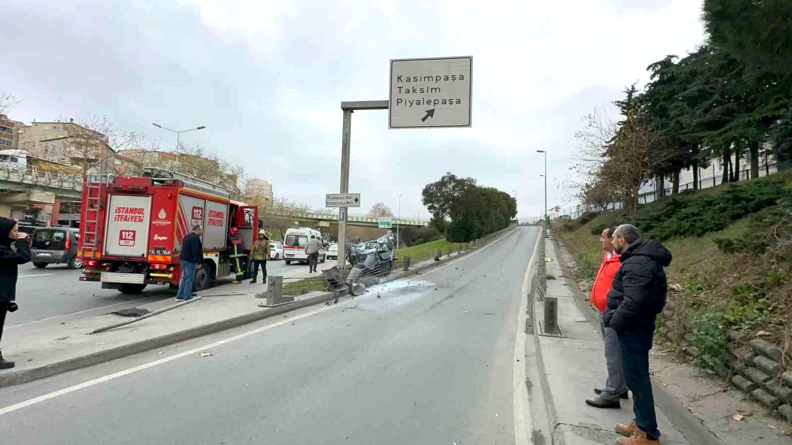 Şişli’de alkollü sürücü kaza yaptı, sağlık ekiplerini reddederek olay yerinden kaçtı