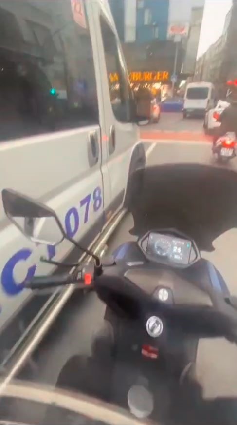 Şişli’de servis şoförü ile motosiklet sürücüsü arasında sözlü tartışma