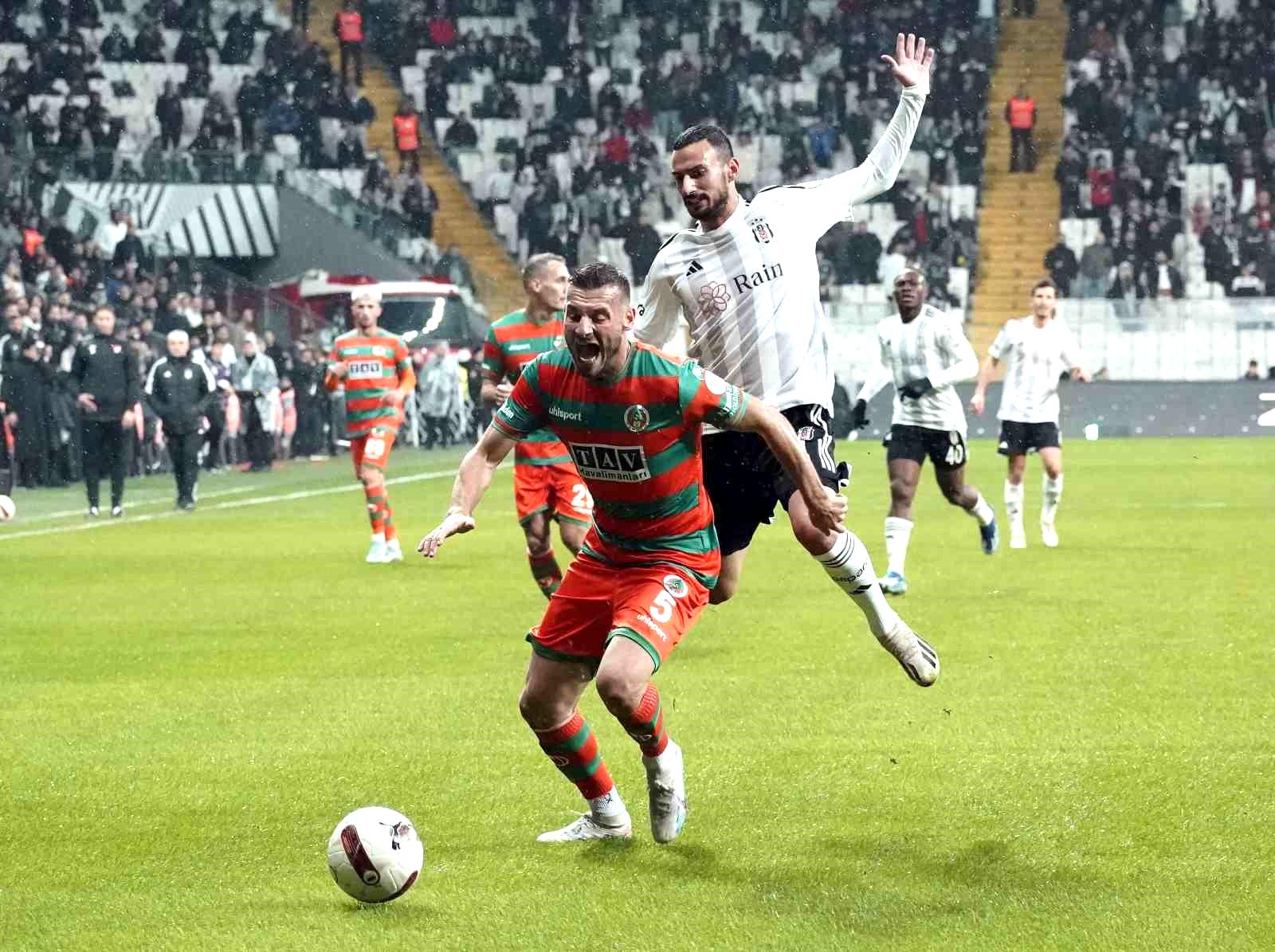 Trendyol Süper Lig: Beşiktaş: 1 – Alanyaspor: 1 (İlk yarı)