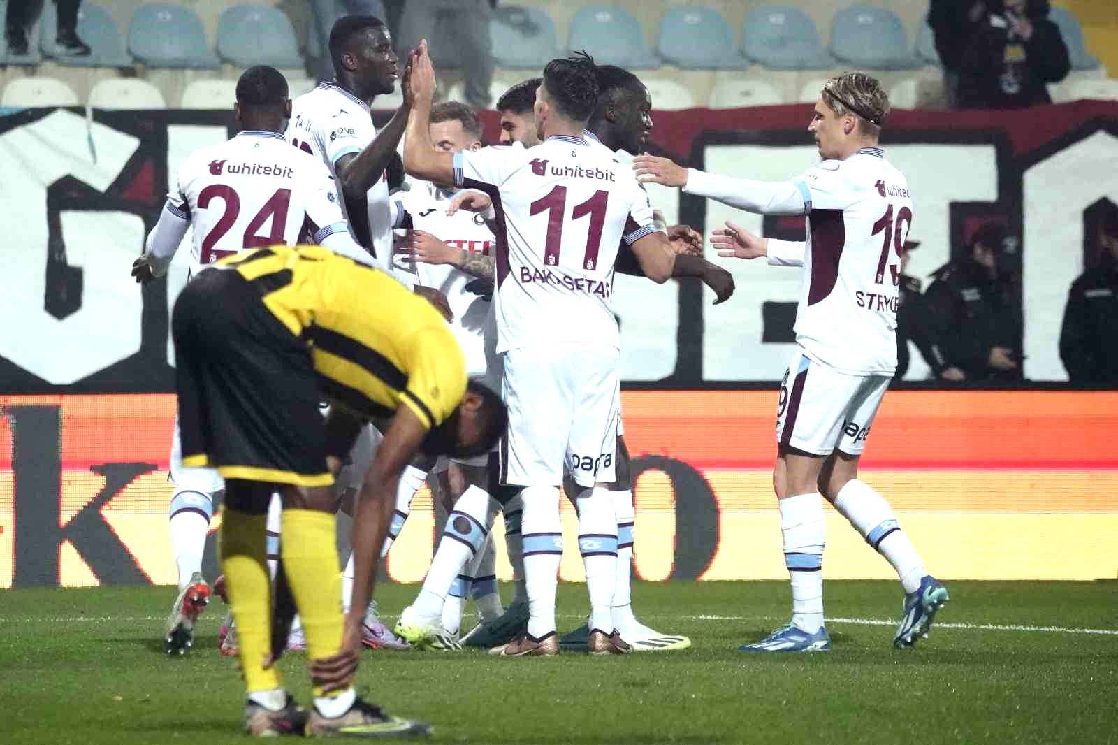 Trendyol Süper Lig: İstanbulspor: 0 – Trabzonspor: 1 (Maç devam ediyor)