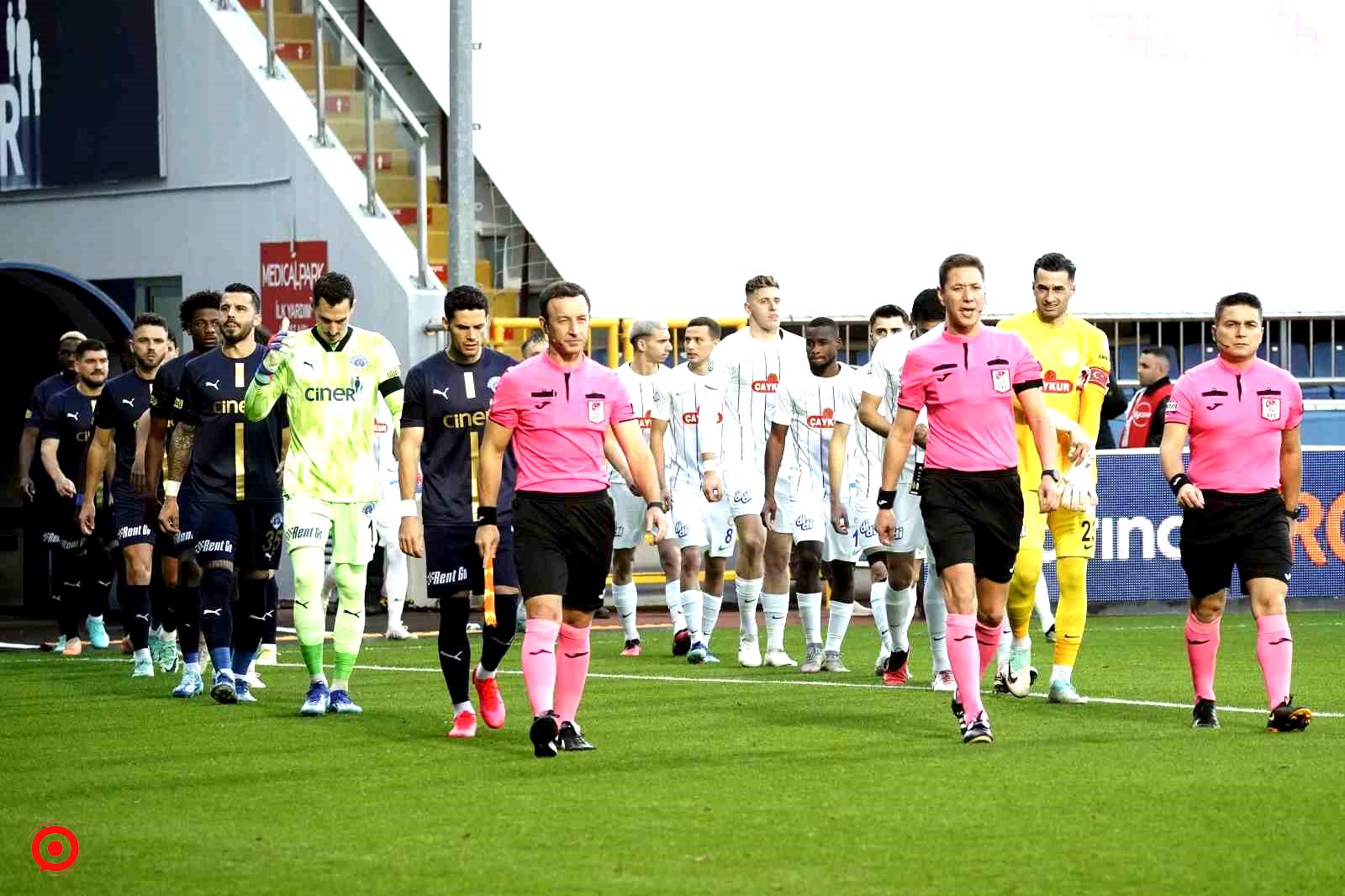 Trendyol Süper Lig: Kasımpaşa: 1 - Çaykur Rizespor: 1 (İlk yarı)