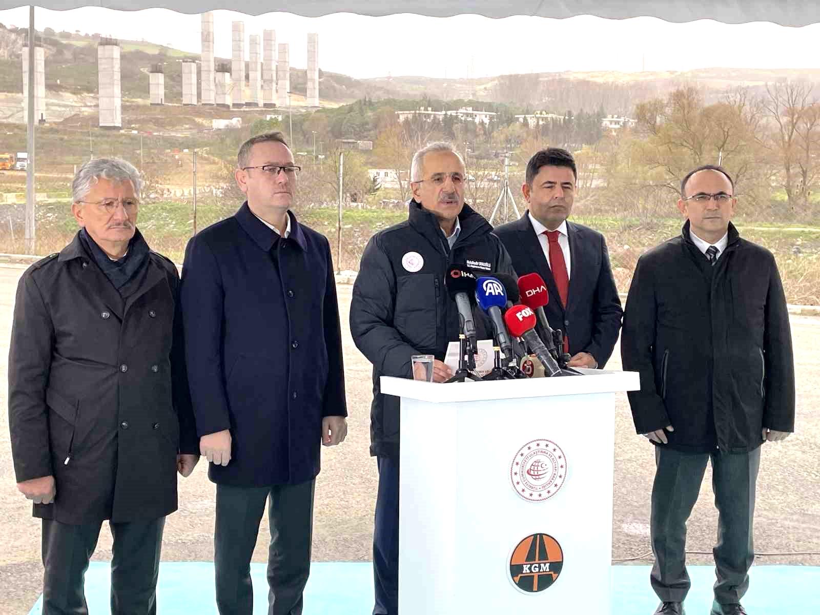Ulaştırma ve Altyapı Bakanır Uraloğlu, “Nakkaş-Başakşehir Kesimindeki çalışmaları 2026 yılında tamamlamayı hedefliyoruz”