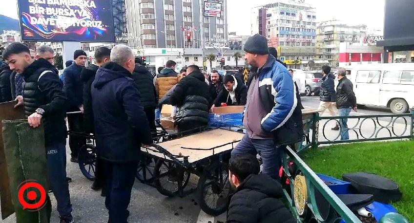 Zabıta izinsiz ceviz ve kestane satan seyyar satıcılara göz açtırmadı