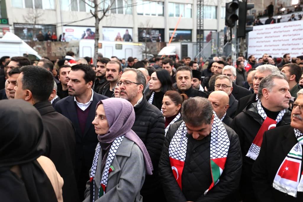 AK Partili Kasapoğlu ’Şehitlere Saygı ve Filistin’e Destek Yürüyüşü’ne katıldı