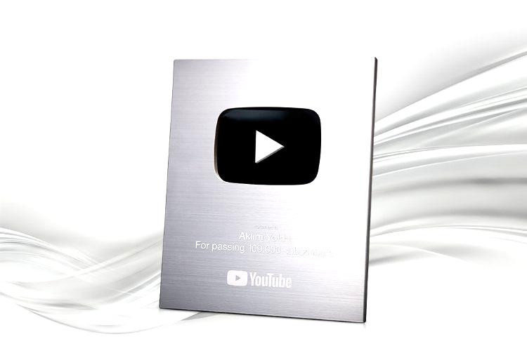 Aklım Yolda YouTube kanalına Silver Play Button plaketi