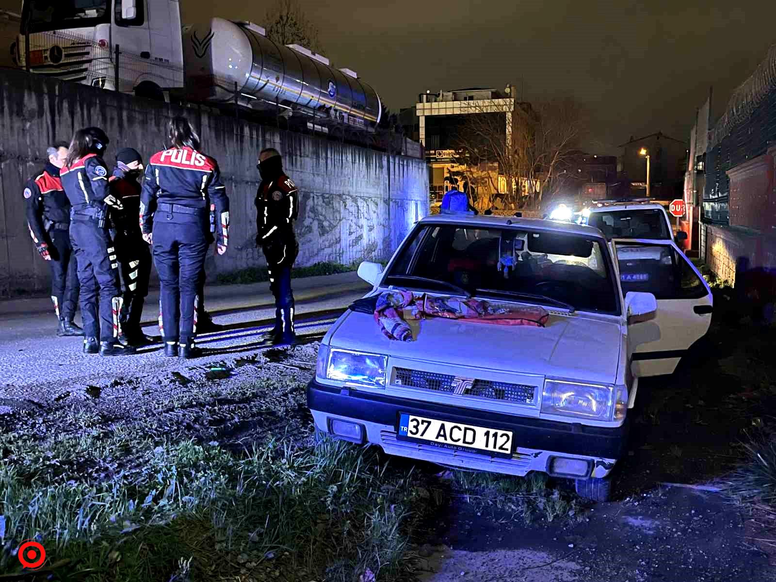 Alkollü ve ehliyetsiz sürücü polisten kaçtı: Bir kişiyi yaraladığı ortaya çıktı