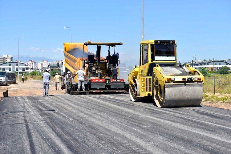 Antalya Muratpaşa 8 yıldır asfaltını üretiyor